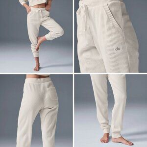 ✨ Alo Yoga Ribbed Sweatpants – Creamy Off-White Cozy Joggers ✨